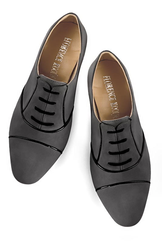 Dark grey and gloss black women's essential lace-up shoes. Round toe. High kitten heels. Top view - Florence KOOIJMAN